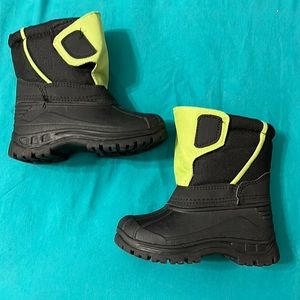 Little boy size 6 winter boots